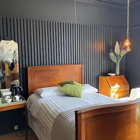 סייל Cornerstones Guest House מראה חיצוני תמונה